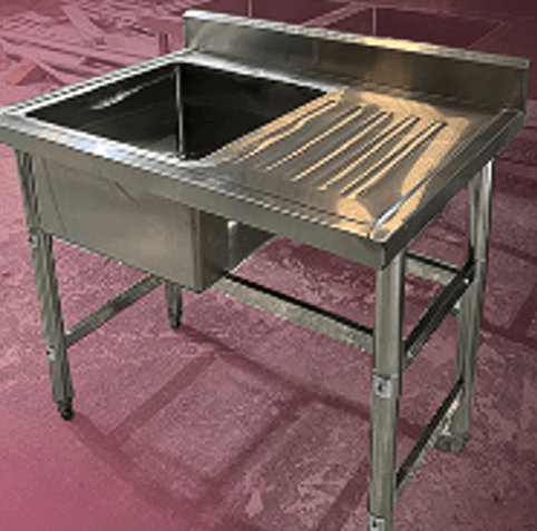 Single bowl sink with side without under shelf