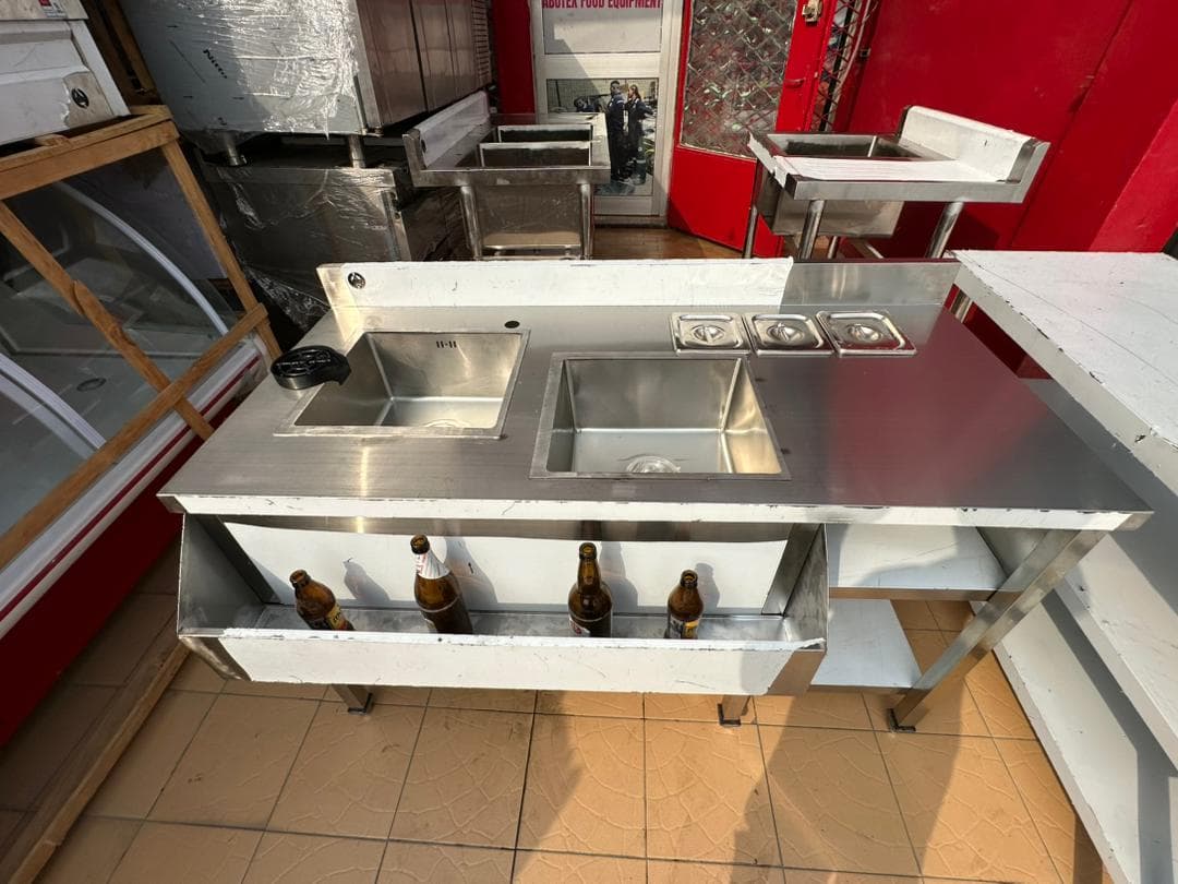 Cocktail bartender station